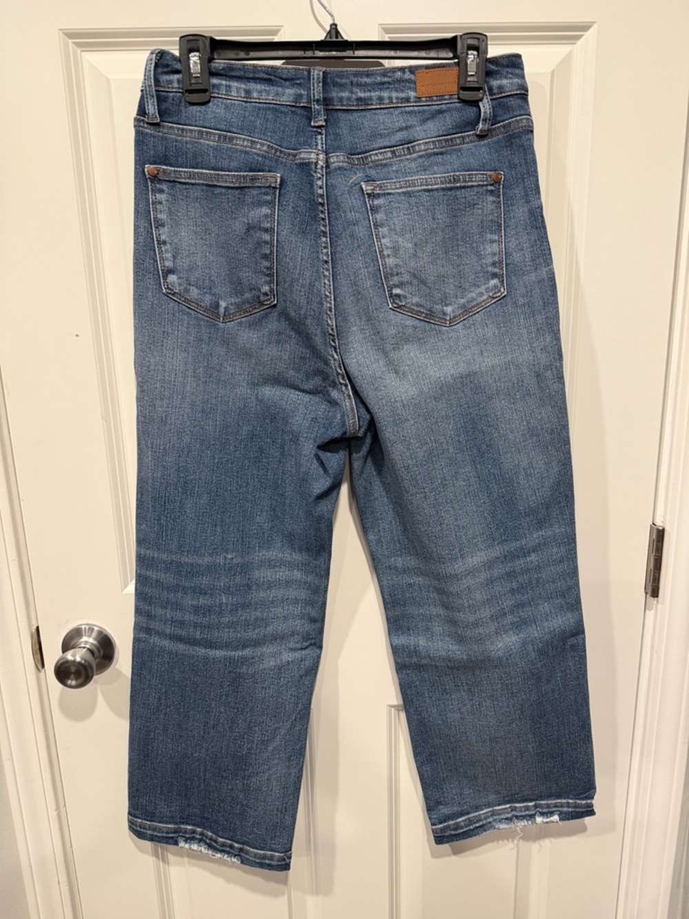 Judy Blue Cropped Wide-Leg Jeans in Medium Blue - Picture 4 of 4